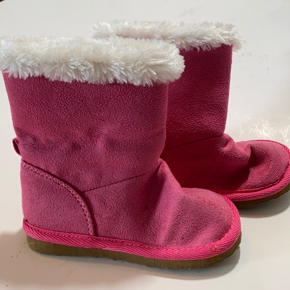 Carter’s Pink Faux Fur Boots SP 5-6 Like New